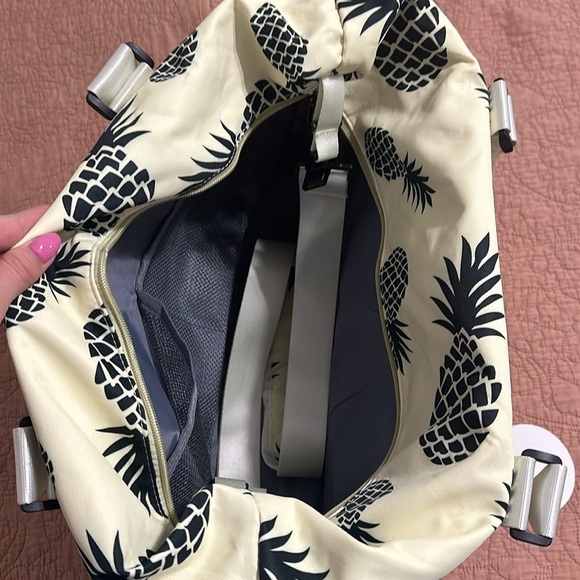 NWT light yellow pineapple duffle bag - Picture 4 of 6